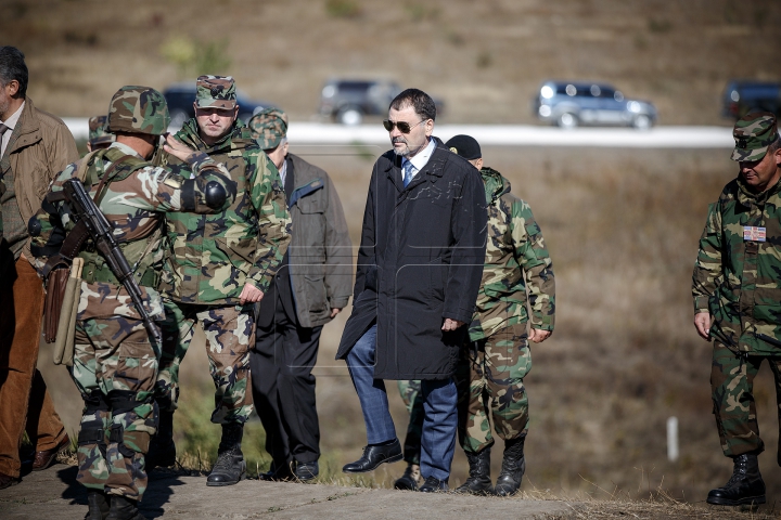 FOC ȘI PARĂ la Bulboaca. Poligonul s-a transformat într-un adevărat câmp de luptă (FOTOREPORT)