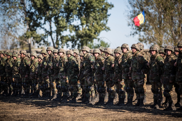 FOC ȘI PARĂ la Bulboaca. Poligonul s-a transformat într-un adevărat câmp de luptă (FOTOREPORT)