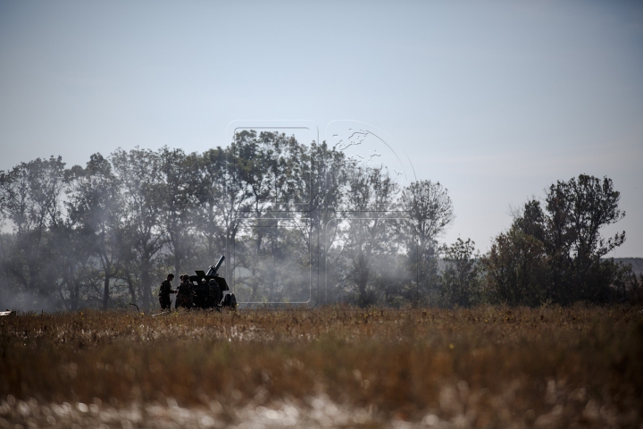 FOC ȘI PARĂ la Bulboaca. Poligonul s-a transformat într-un adevărat câmp de luptă (FOTOREPORT)