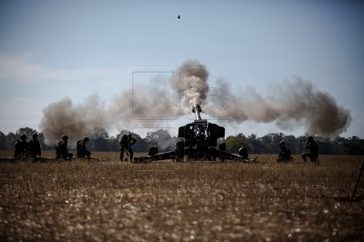 FOC ȘI PARĂ la Bulboaca. Poligonul s-a transformat într-un adevărat câmp de luptă (FOTOREPORT)