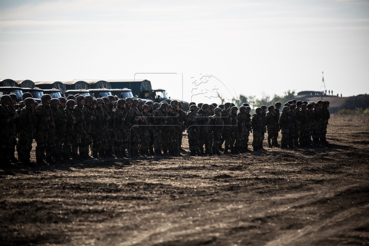 FOC ȘI PARĂ la Bulboaca. Poligonul s-a transformat într-un adevărat câmp de luptă (FOTOREPORT)