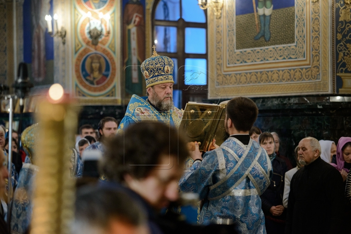 Inima Moldovei, mai caldă şi mai deschisă decât de obicei. FOTOREPORT de la Hramul oraşului Chișinău