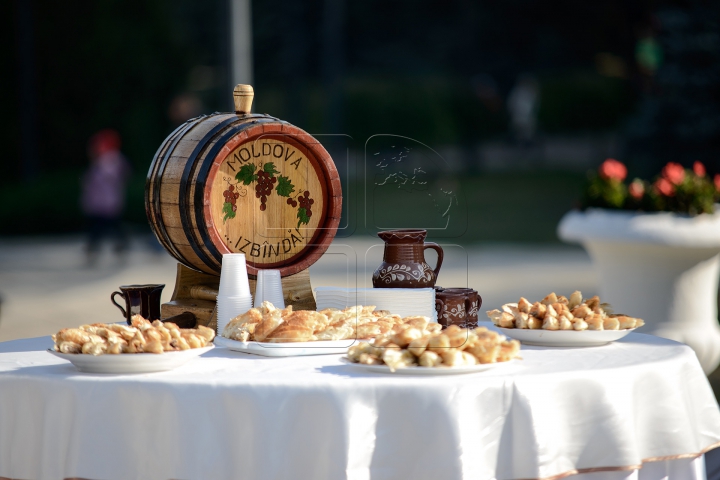 Inima Moldovei, mai caldă şi mai deschisă decât de obicei. FOTOREPORT de la Hramul oraşului Chișinău