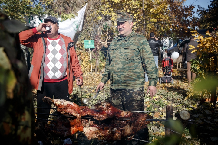 Ocrotitoarea Moldovei, Sfânta Parascheva, sărbătorită la Străşeni. FOTOREPORT de la Hramul oraşului