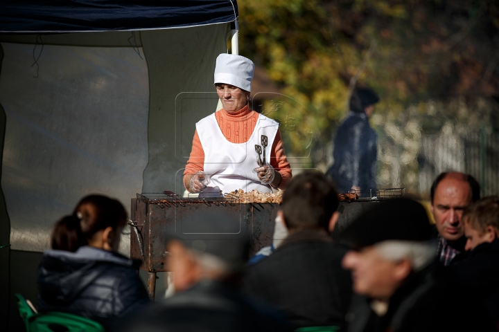 Ocrotitoarea Moldovei, Sfânta Parascheva, sărbătorită la Străşeni. FOTOREPORT de la Hramul oraşului