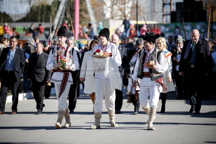 Ocrotitoarea Moldovei, Sfânta Parascheva, sărbătorită la Străşeni. FOTOREPORT de la Hramul oraşului