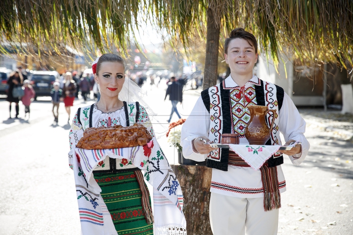 Ocrotitoarea Moldovei, Sfânta Parascheva, sărbătorită la Străşeni. FOTOREPORT de la Hramul oraşului