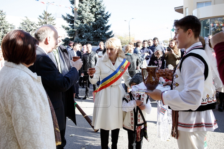 Ocrotitoarea Moldovei, Sfânta Parascheva, sărbătorită la Străşeni. FOTOREPORT de la Hramul oraşului