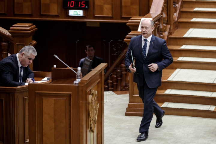 TENSIUNE în Parlament! ATMOSFERA din timpul examinării moţiunii de cenzură împotriva Guvernului (FOTO)