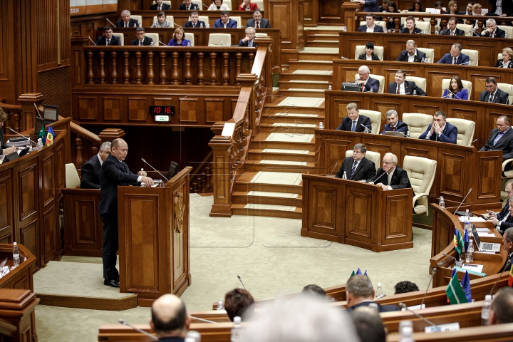 TENSIUNE în Parlament! ATMOSFERA din timpul examinării moţiunii de cenzură împotriva Guvernului (FOTO)