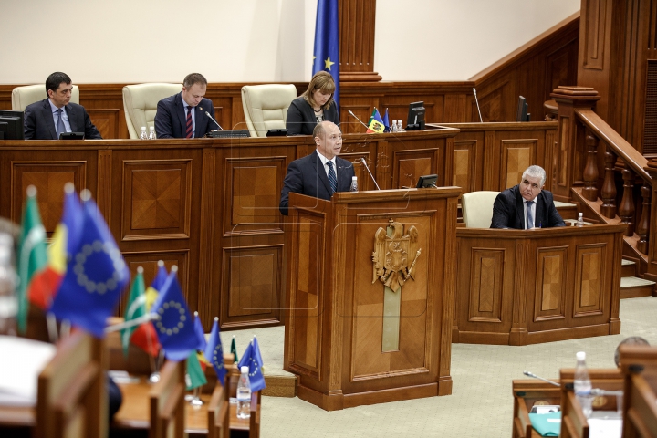 TENSIUNE în Parlament! ATMOSFERA din timpul examinării moţiunii de cenzură împotriva Guvernului (FOTO)