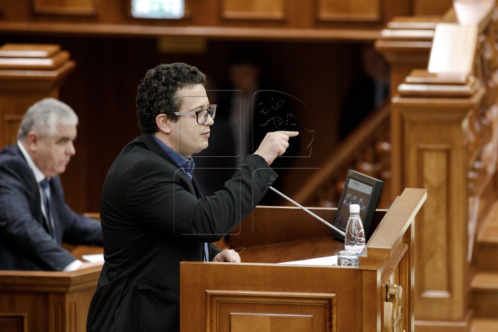 TENSIUNE în Parlament! ATMOSFERA din timpul examinării moţiunii de cenzură împotriva Guvernului (FOTO)