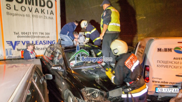 TRAGEDIE într-un tunel din Bulgaria: Trei oameni au murit după un accident cu 50 de maşini (FOTO)(VIDEO)