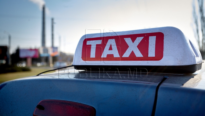 Un client şi-a uitat valiza în portbagaj. Taximetristul a avut un ŞOC când a deschis-o