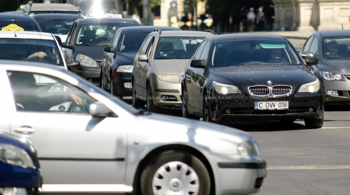 Cum te poate ucide sistemul hands-free din mașina ta