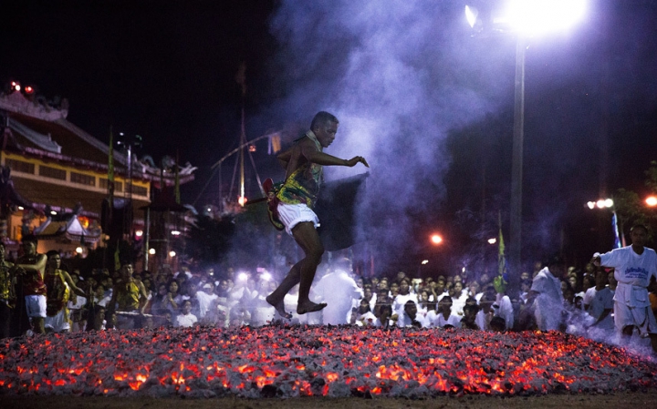 AI CURAJUL SĂ TE UIŢI? Festival TERIFIANT în Tailanda (GALERIE FOTO 18+)