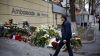 Moldovenii, solidari cu poporul francez: Depuneri de flori la Ambasada Franţei şi slujbă la Catedrală