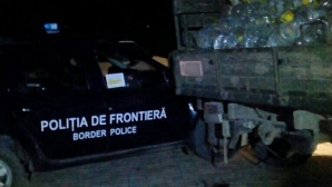 Grupare criminală, anihilată! Un poliţist de frontieră, părtaş activ la infracţiunile comise