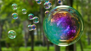 INCREDIBIL, dar ADEVĂRAT! Cum îngheaţă un balon de săpun (VIDEO)