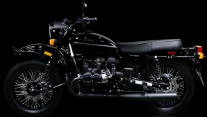 Ruşii de la Ural au construit o motocicletă în cinstea lui Darth Vader (FOTO)