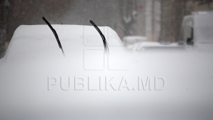 Iarna a venit mai devreme! Nordul unei ţări a fost paralizat din cauza ninsorilor abundente