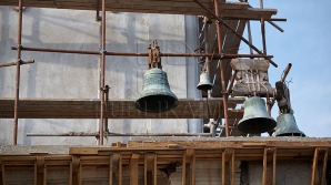 O biserică va aduce în Moldova şapte clopote FĂRĂ să plătească taxe. Cum este posibil aşa ceva