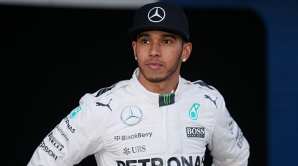 Gest curajos! Lewis Hamilton şi-a băgat mâna în gura unui jaguar