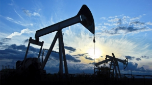 Petrolul se ieftineşte. Piaţa mondială este inundată de supra-ofertă 