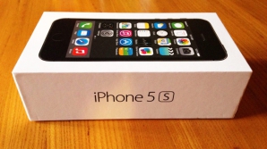 SURPRIZĂ. Un rus a crăpat de ciudă după ce a deschis cutia unui iPhone, cumpărat de pe Internet (FOTO)