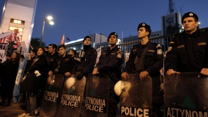 ALERTĂ în Grecia! O BOMBĂ A EXPLODAT în faţa birourilor Federației Elene de Afaceri