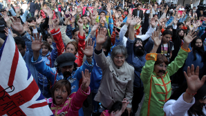 SHOW de zile mari! Sute de fani înflăcăraţi s-au deghizat în membrii legendarei formaţii "The Beatles" 