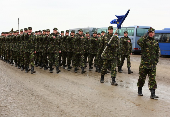 Repetiţii pentru parada din 1 decembrie. Sute de militari români, gata să facă spectacol (FOTOREPORT)