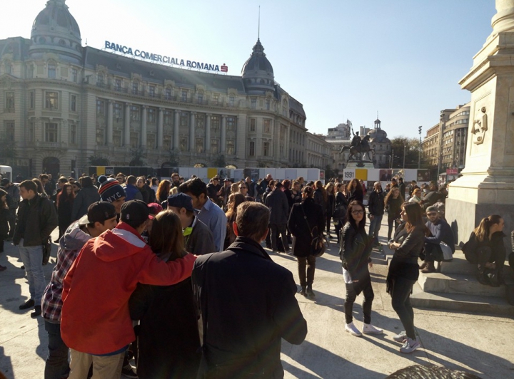 Marşul Tăcerii. MII DE PERSOANE au adus un ultim omagiu victimelor tragediei de la Bucureşti (FOTO)