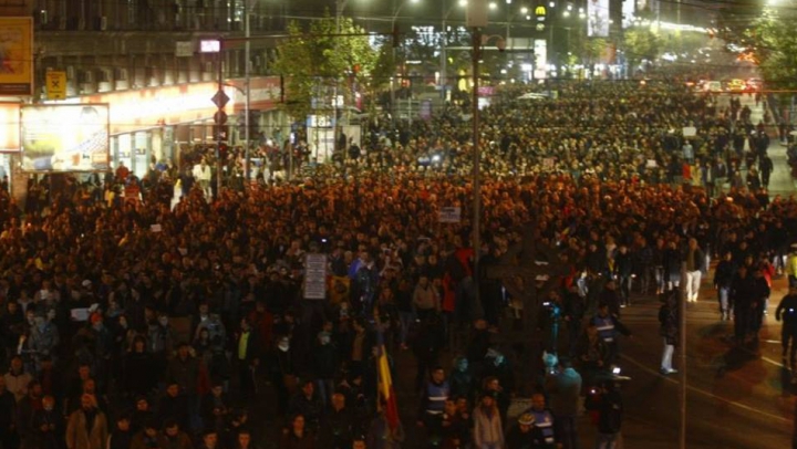 NO COMMENT: "Vrem dreptate!" Ciocniri între forţele de ordine şi protestatari la Bucureşti (VIDEO)