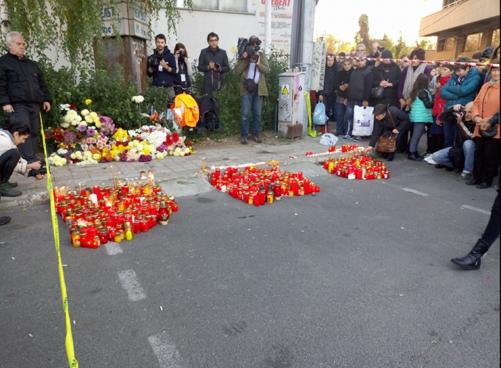 Marşul Tăcerii. MII DE PERSOANE au adus un ultim omagiu victimelor tragediei de la Bucureşti (FOTO)