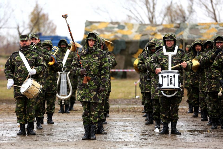 Repetiţii pentru parada din 1 decembrie. Sute de militari români, gata să facă spectacol (FOTOREPORT)