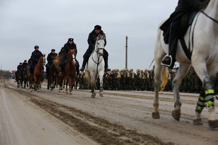 Repetiţii pentru parada din 1 decembrie. Sute de militari români, gata să facă spectacol (FOTOREPORT)