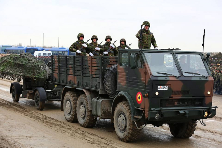 Repetiţii pentru parada din 1 decembrie. Sute de militari români, gata să facă spectacol (FOTOREPORT)