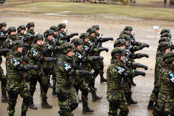 Repetiţii pentru parada din 1 decembrie. Sute de militari români, gata să facă spectacol (FOTOREPORT)