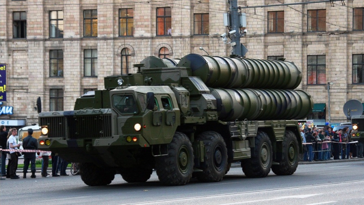 Rusia va furniza Iranului rachete modernizate S-300 până la sfârşitul anului