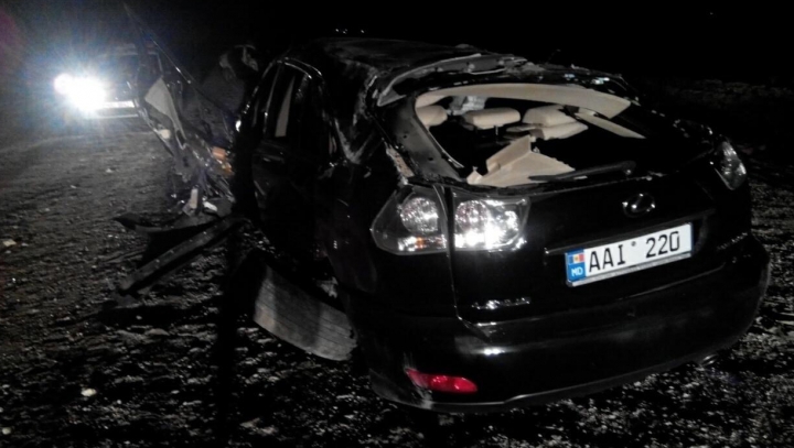 ACCIDENT ÎNFIORĂTOR la Căuşeni! Doi oameni au murit, iar un automobil a fost făcut zob (IMAGINI GROAZNICE)