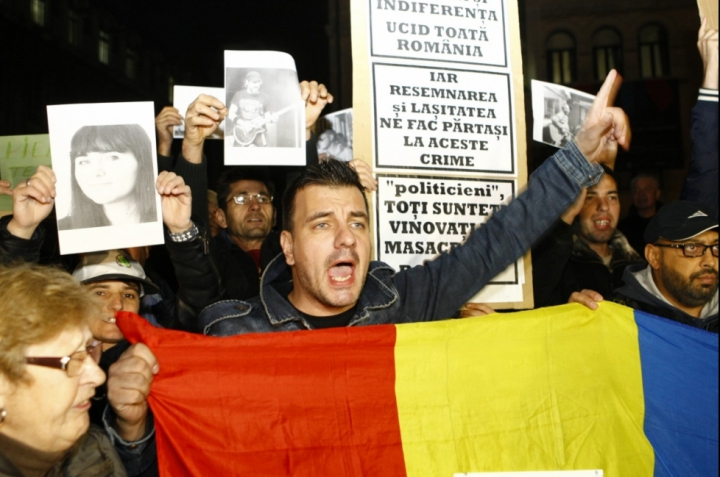 NO COMMENT: "Vrem dreptate!" Ciocniri între forţele de ordine şi protestatari la Bucureşti (VIDEO)