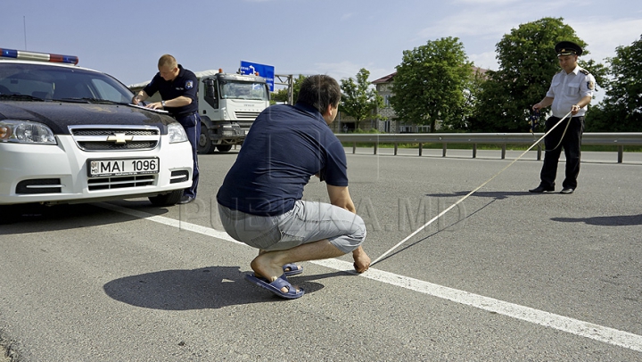 ACCIDENT GROAZNIC în raionul Sîngerei. Şoferul unui vehicul A LOVIT MORTAL un motociclist (FOTO)