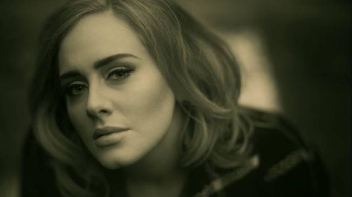 Cântăreața britanică Adele a bătut un nou record cu noua sa piesă "Hello" (VIDEO)