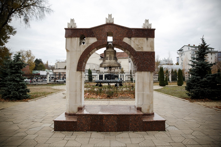 Sculptor cu mâini de aur! Clopotele turnate de acest meşter răsună în sute de biserici (FOTOREPORT)