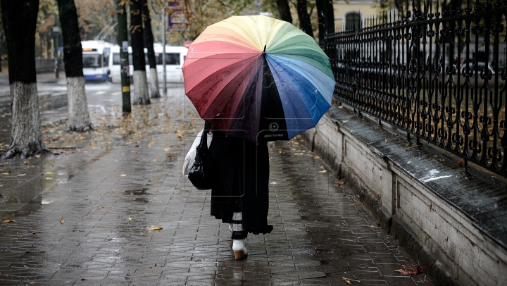 Vremea rece se va menţine toată săptămâna. Meteorologii anunţă ploi şi lapoviţă