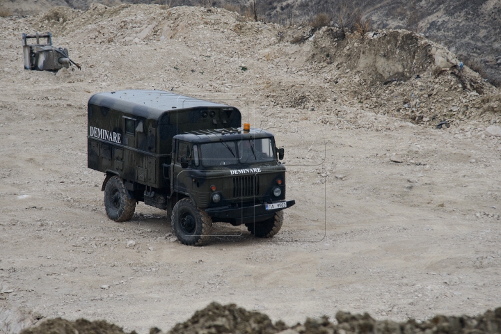 PERICOL la Orhei! O bombă de aviaţie a fost descoperită pe teritoriul unei cariere de piatră (FOTO/VIDEO)