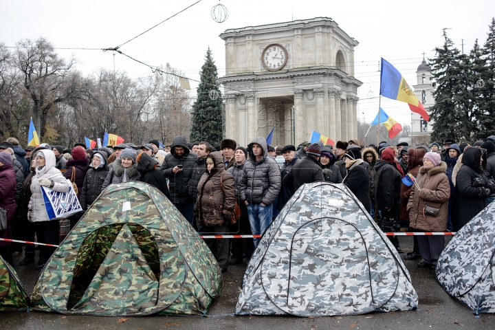 UN NOU PROTEST organizat de Platforma DA. Manifestanţii cer demisia guvernării (FOTO)