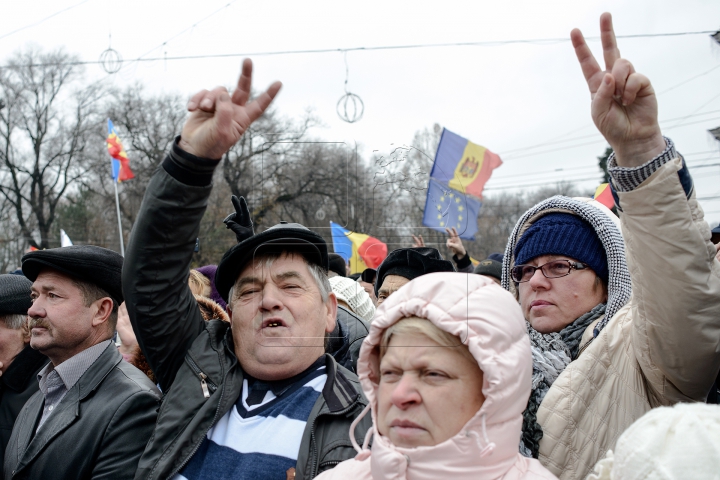 UN NOU PROTEST organizat de Platforma DA. Manifestanţii cer demisia guvernării (FOTO)