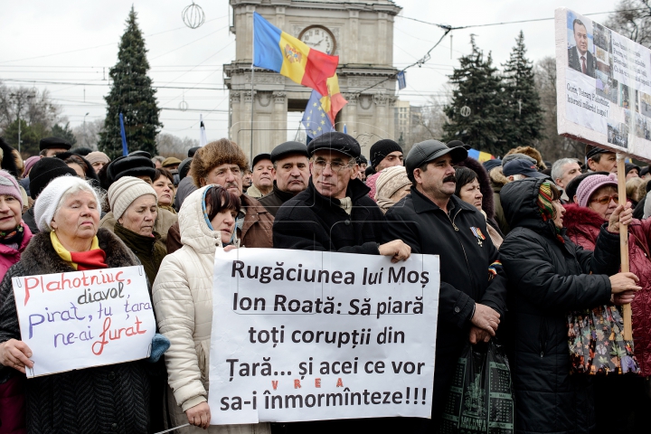 UN NOU PROTEST organizat de Platforma DA. Manifestanţii cer demisia guvernării (FOTO)